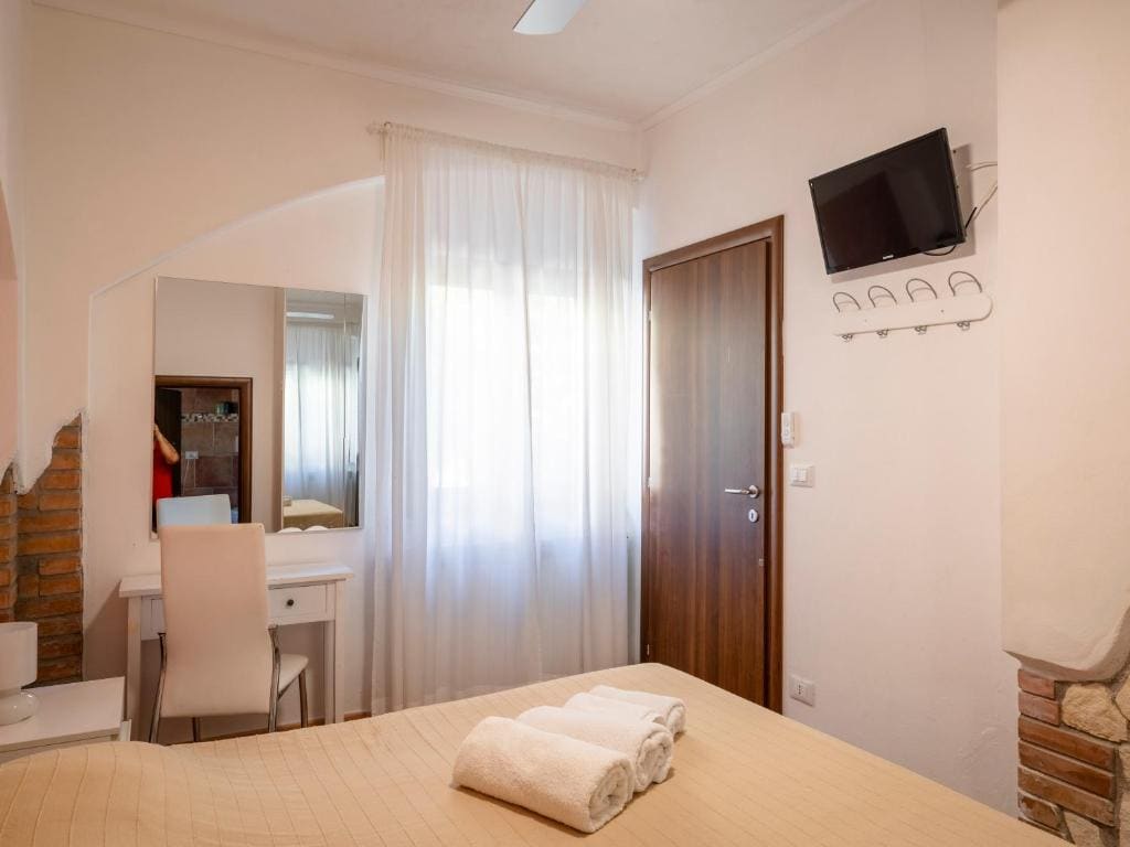 Double Room - West room - Image 2