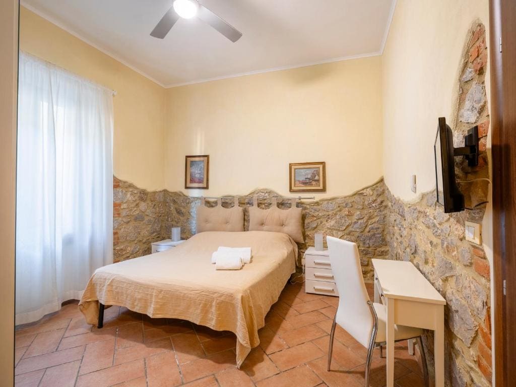 Large Double Room room - Image 2