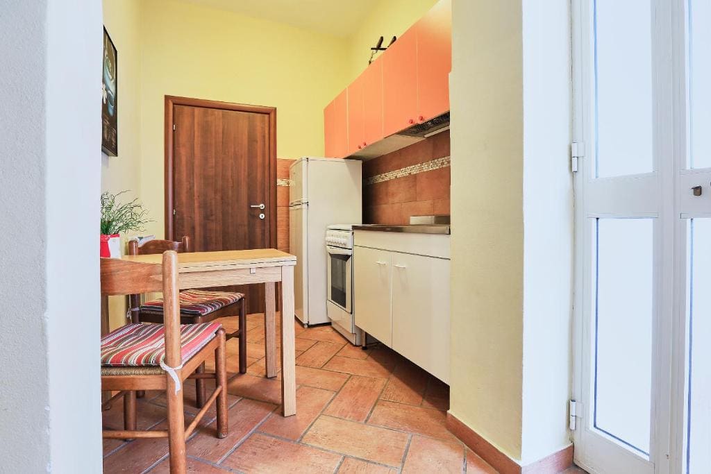 One-Bedroom Apartment with Terrace room - Image 2