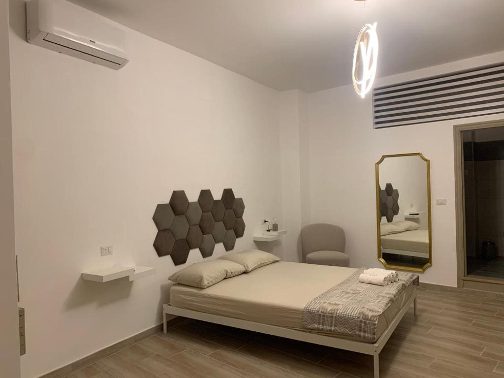 Double Room with Private Bathroom room - Image 3