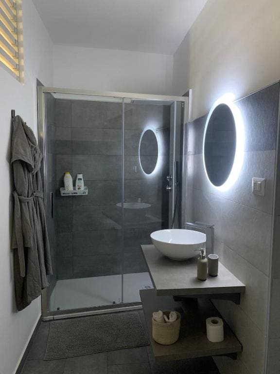 Double Room with Private Bathroom room - Image 2