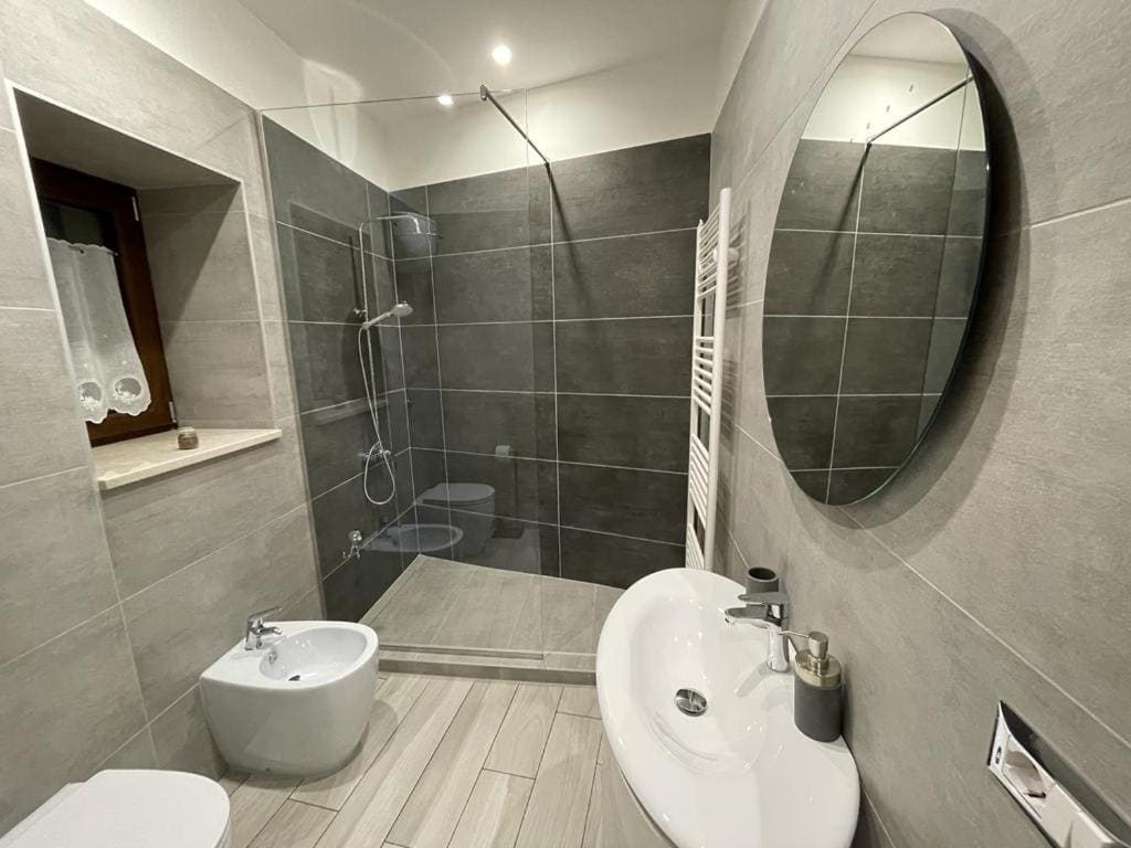 Double Room with Private Bathroom room - Image 2