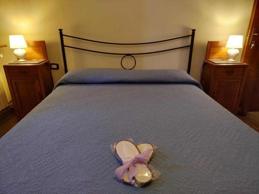 Double Room with Private External Bathroom room - Image 2