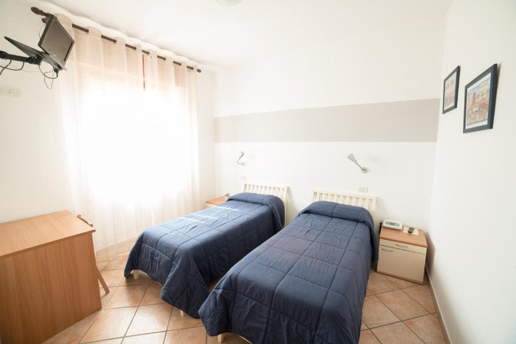 Twin Room room - Image 1