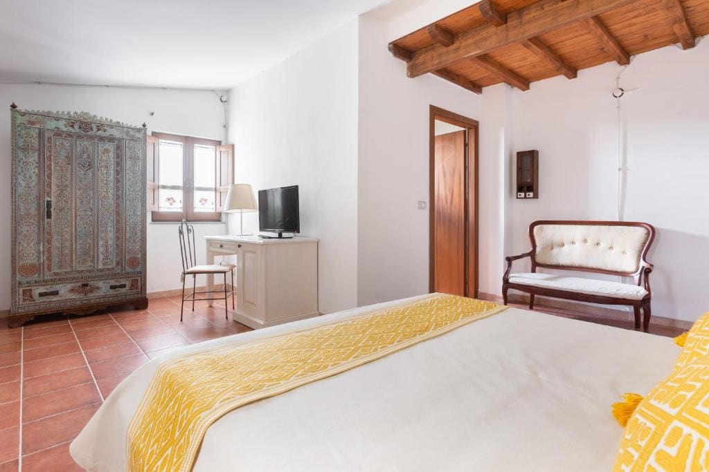 Deluxe Room room - Image 3
