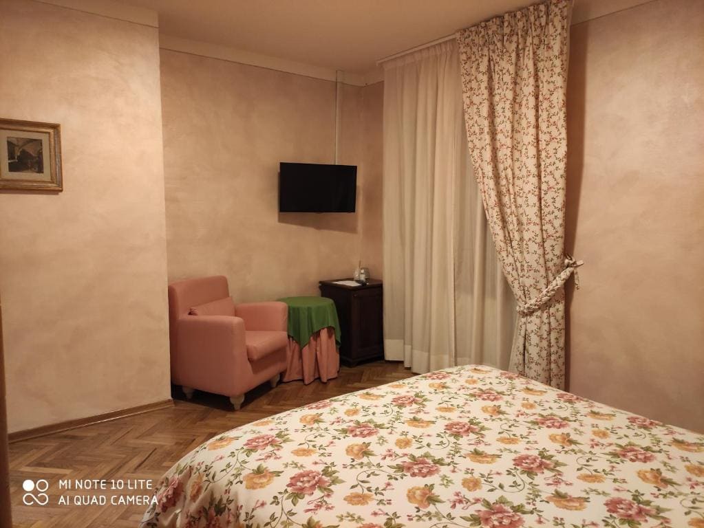 Deluxe Double Room with Garden View room - Image 1