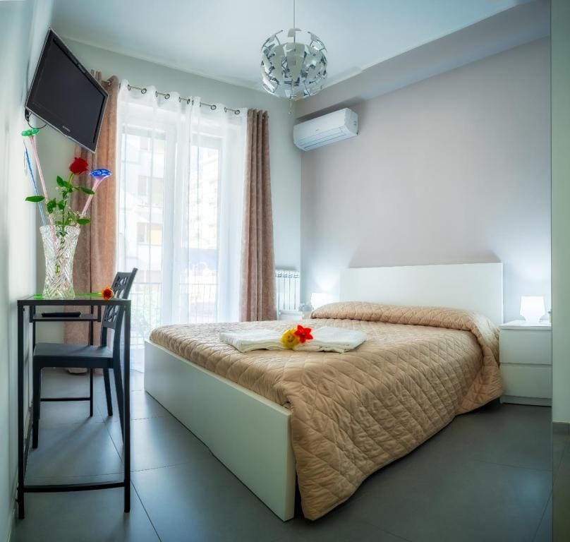 Double Room with Private Bathroom room - Image 3