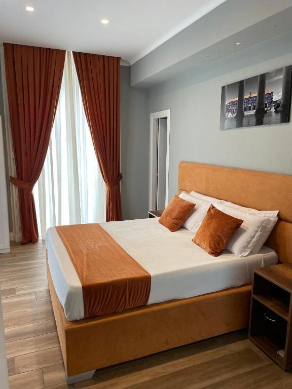 Deluxe Room room - Image 3
