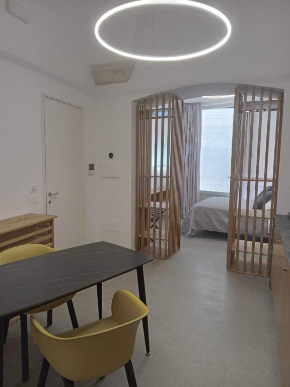 Deluxe Double Room with Balcony room - Image 2