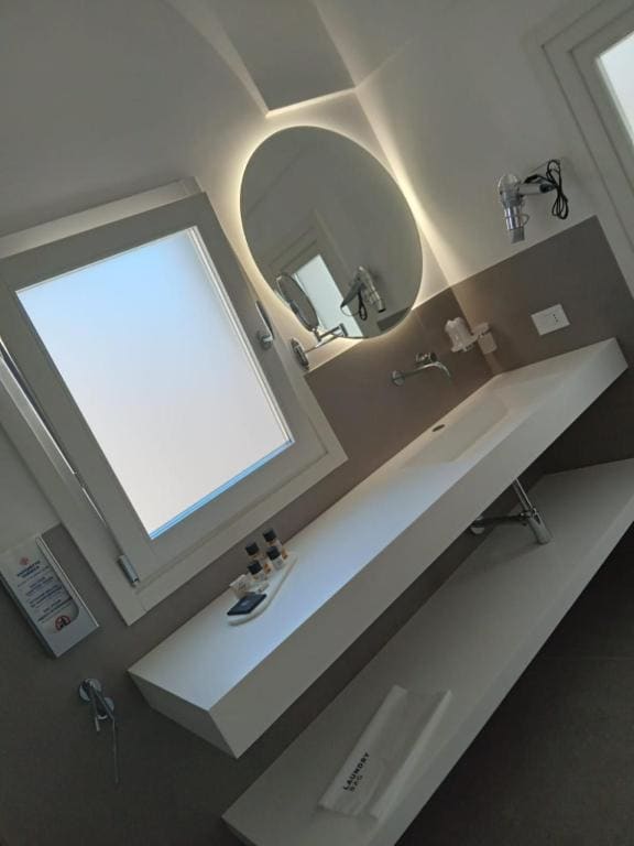 Deluxe Quadruple Room room - Image 1