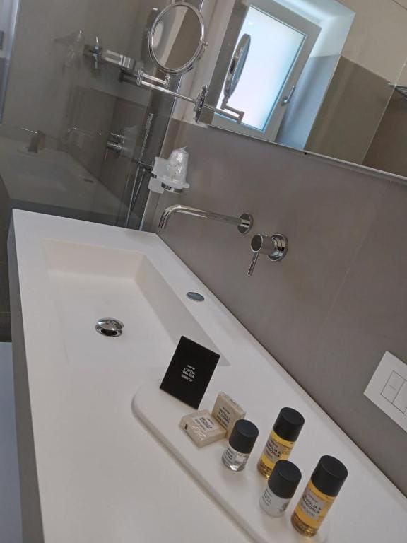 Deluxe Triple Room room - Image 1