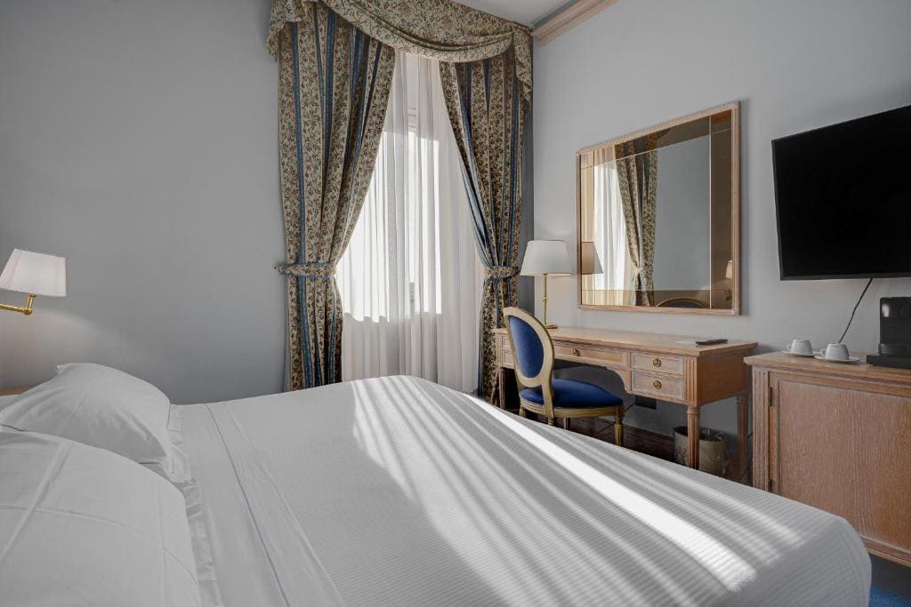 Deluxe Room room - Image 1
