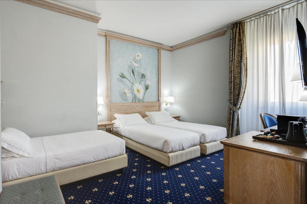 Double Room with Sea View room - Image 3