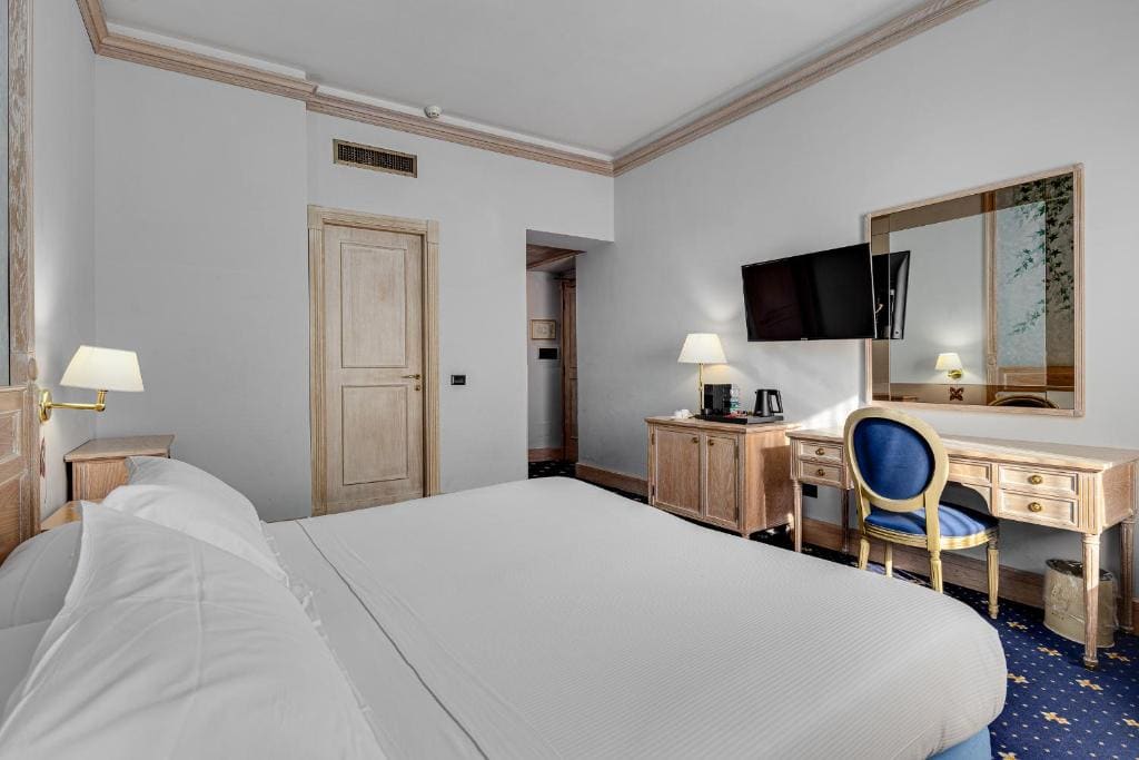 Double Room with Sea View room - Image 1