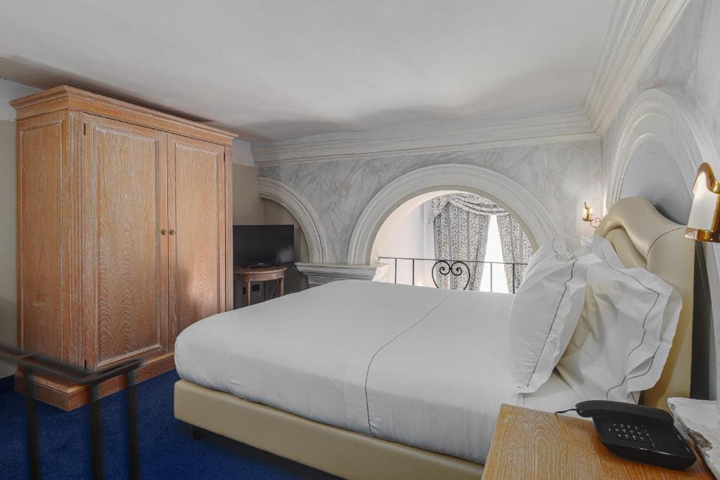 Junior Suite with Balcony room - Image 1
