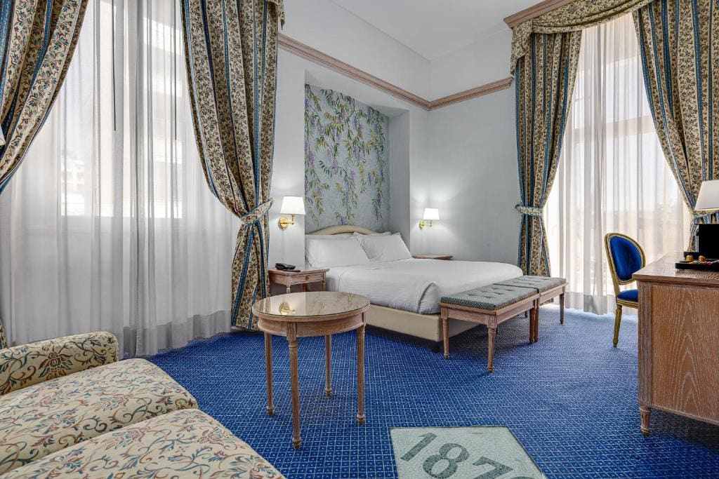 Junior Suite with Balcony room - Image 2