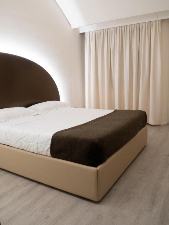 Deluxe Double Room room - Image 3