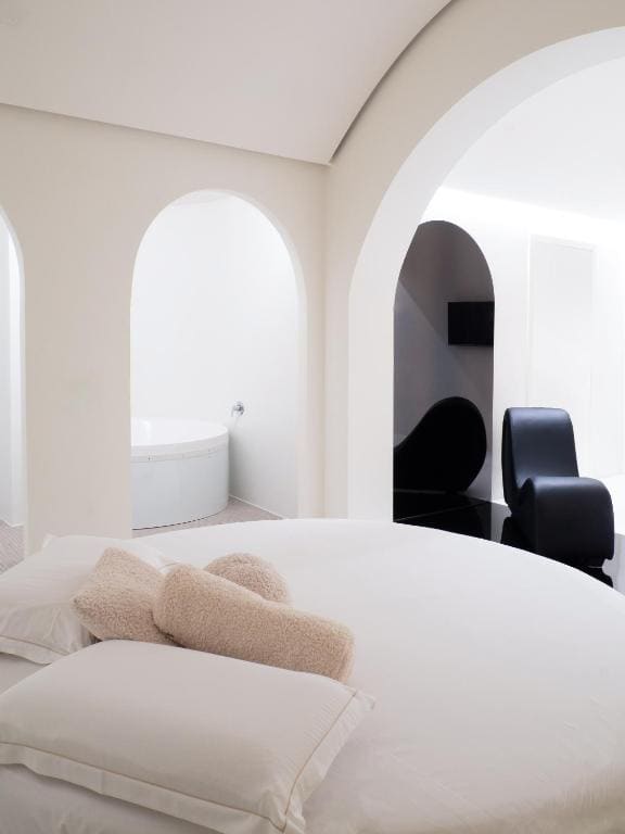 Studio with Spa Bath room - Image 3