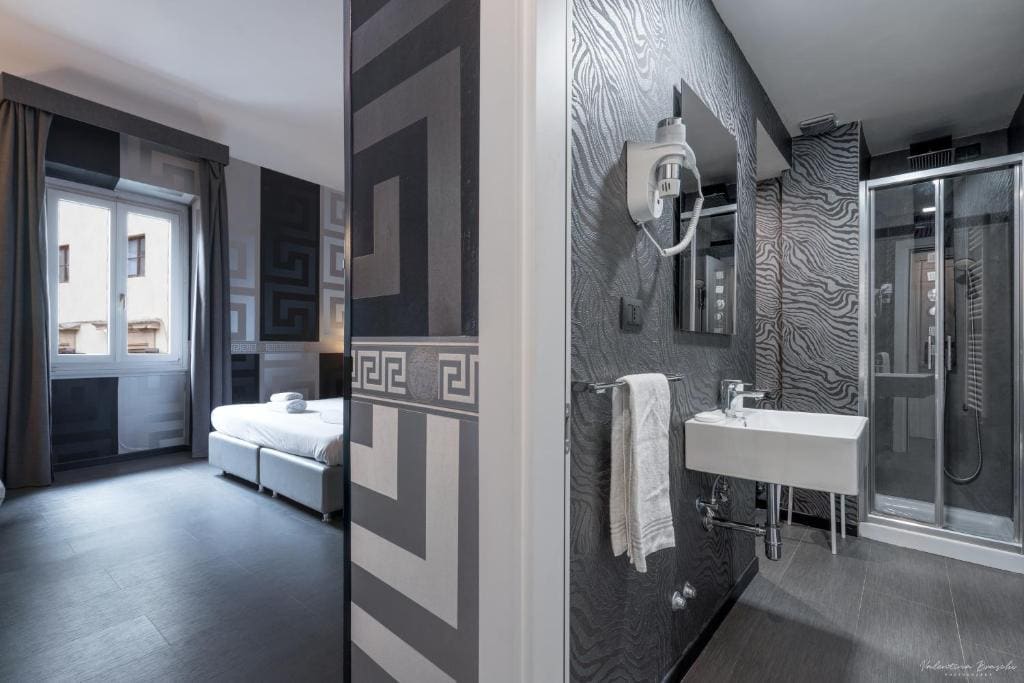 Deluxe Double or Twin Room room - Image 3
