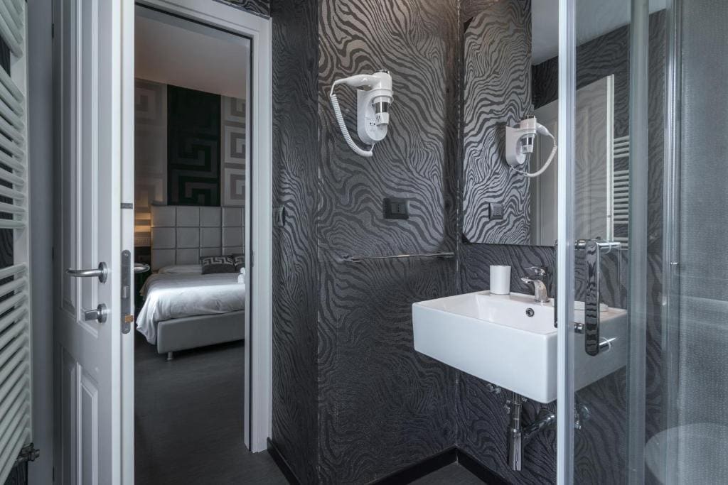 Deluxe Double or Twin Room room - Image 1
