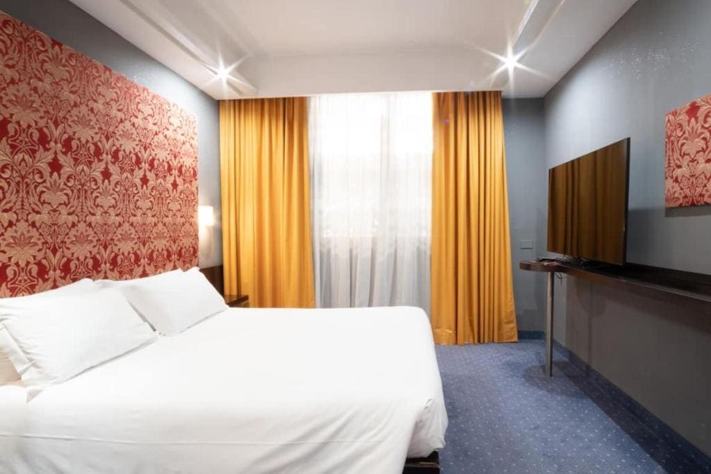 Standard Double or Twin Room room - Image 3