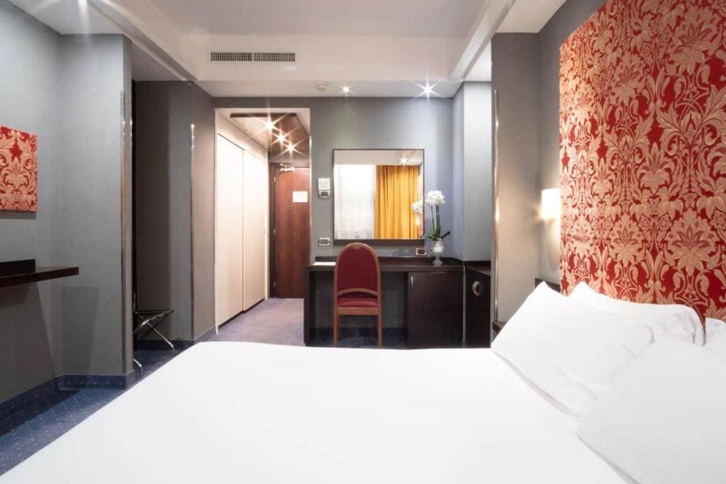Standard Double or Twin Room room - Image 1