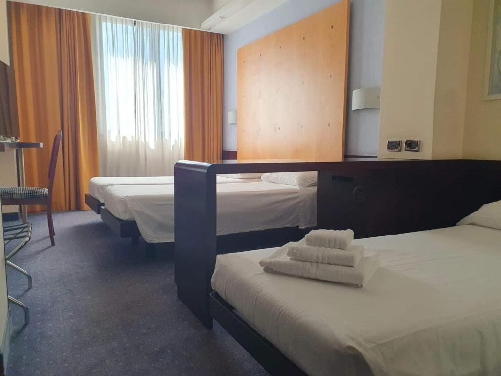 Standard Double or Twin Room room - Image 2