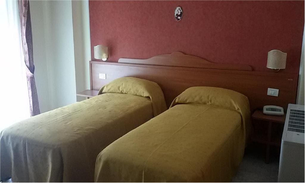 Triple Room with Bathroom room - Image 2
