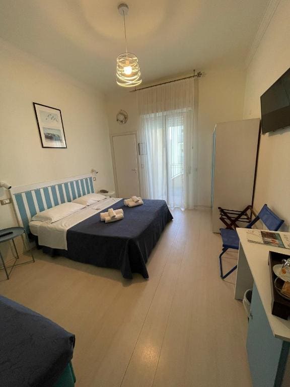 Standard Quadruple Room room - Image 2
