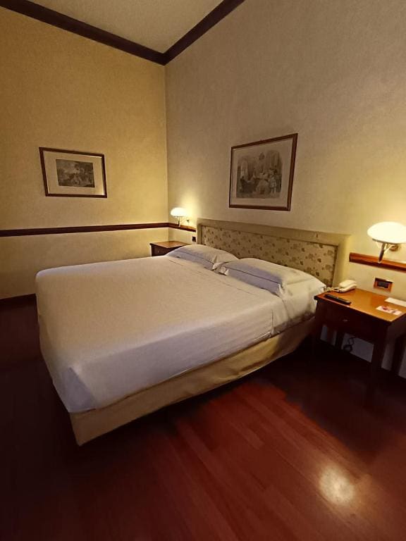 Family Room room - Image 2