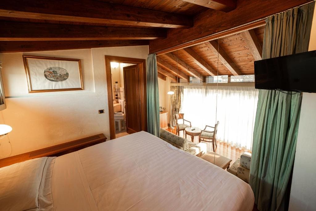 Suite room - Image 1
