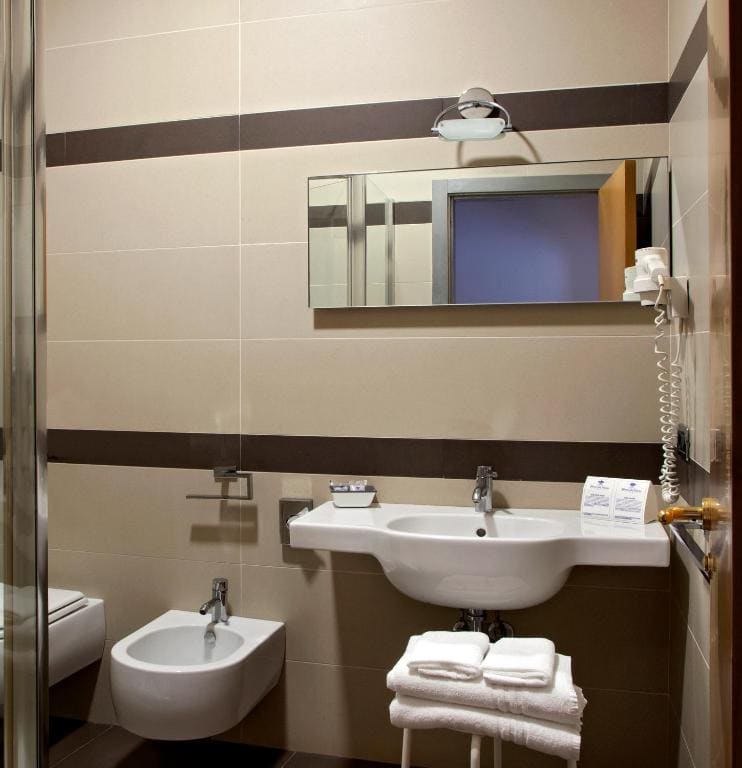 Comfort Double or Twin Room room - Image 2