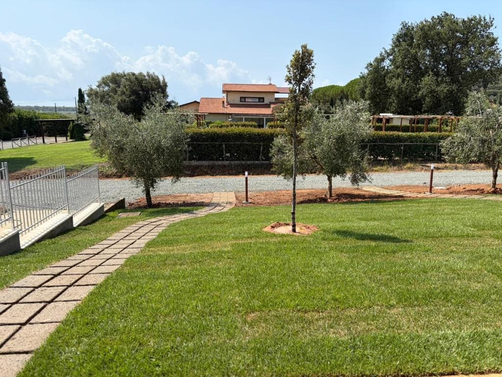 Deluxe One-Bedroom Apartment with Garden View room - Image 3