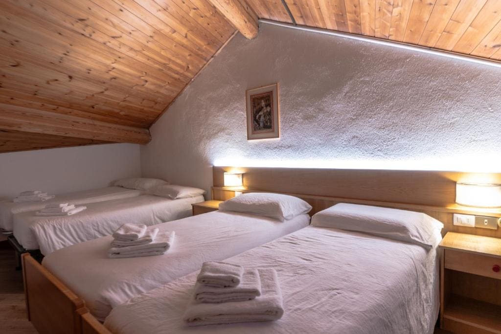 Deluxe Family Room room - Image 1