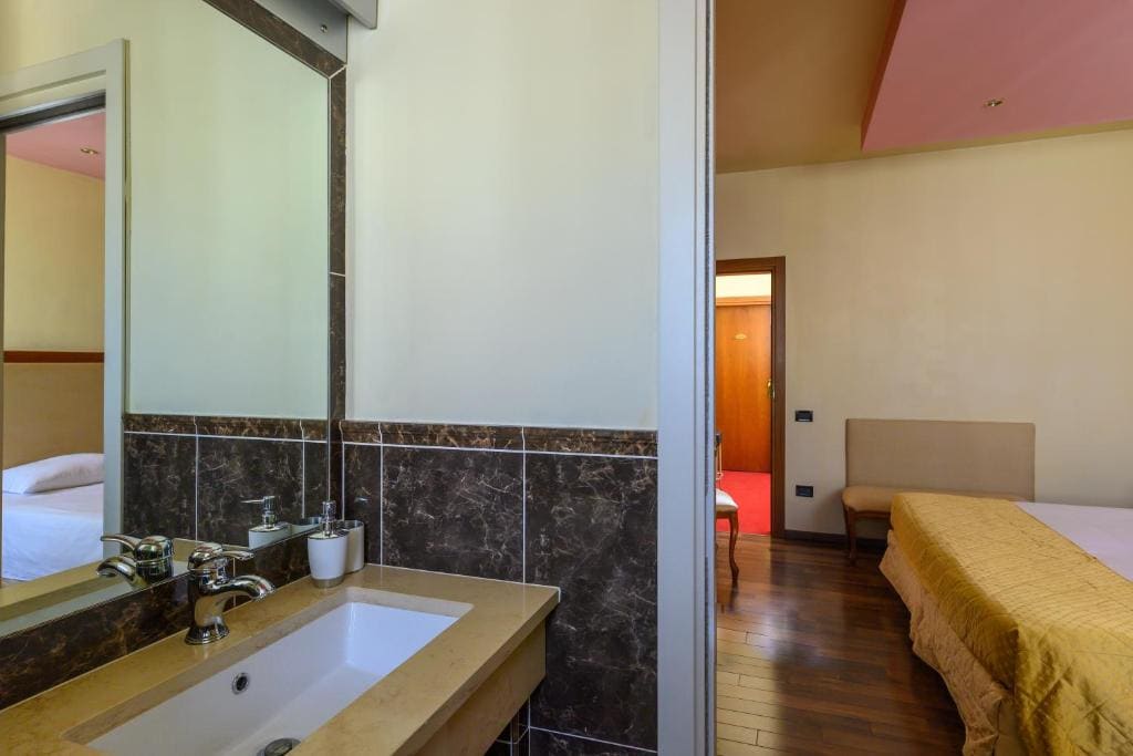 Double or Twin Room room - Image 1