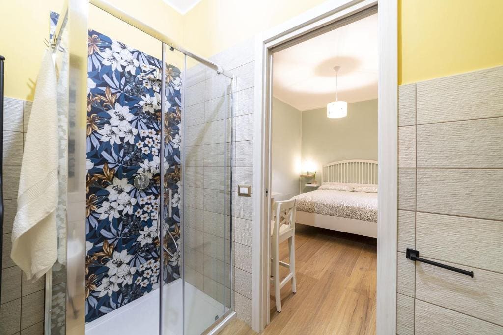 Small Double Room room - Image 3