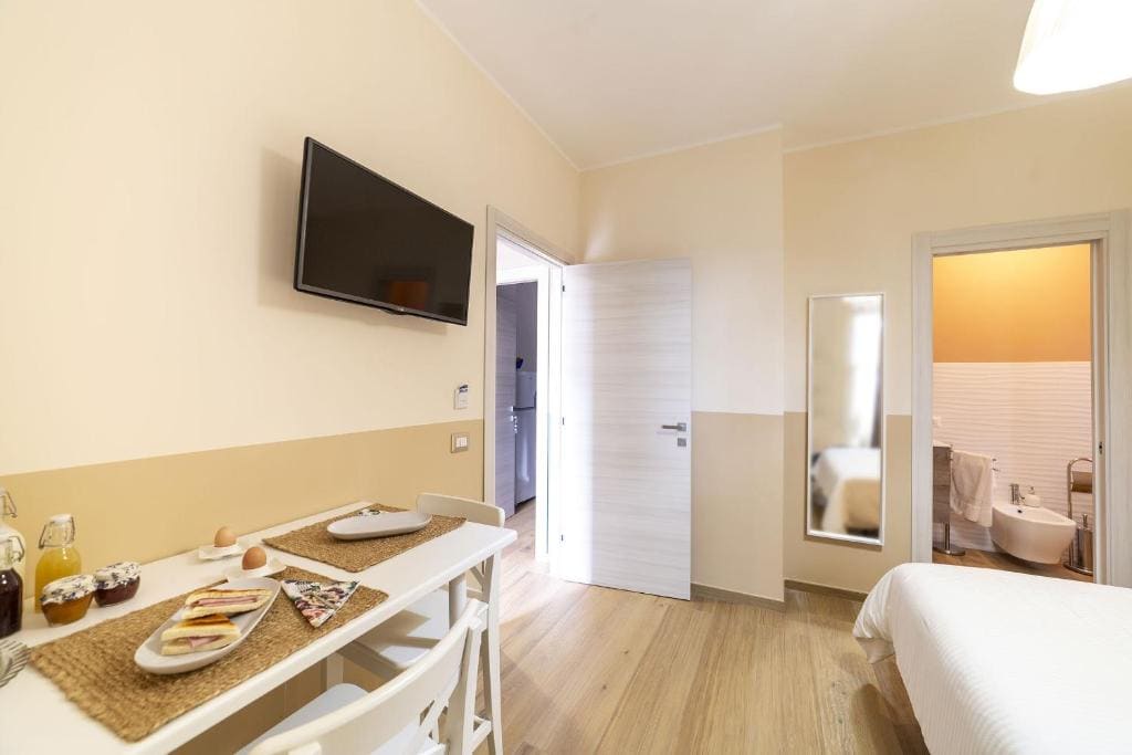 Standard Double Room room - Image 3