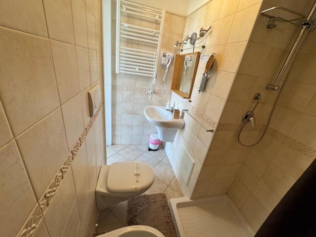 Family Room with Private Bathroom room - Image 2