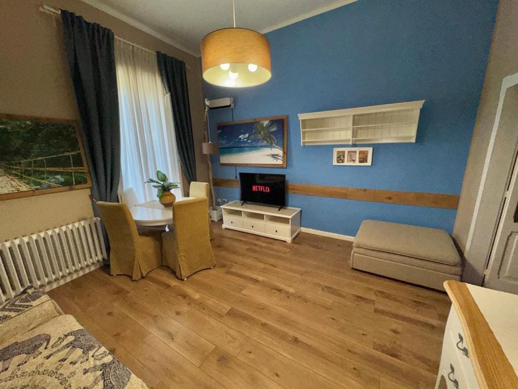 Family Room with Private Bathroom room - Image 1