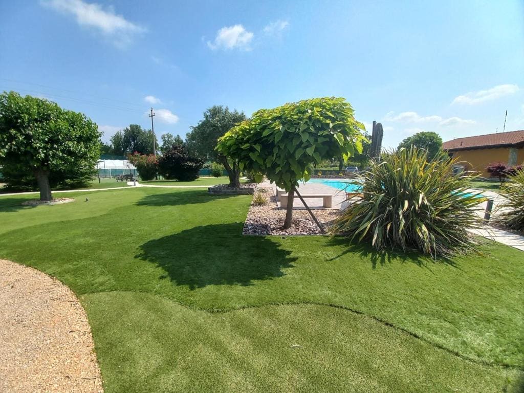 Deluxe One-Bedroom Apartment with Garden View room - Image 1