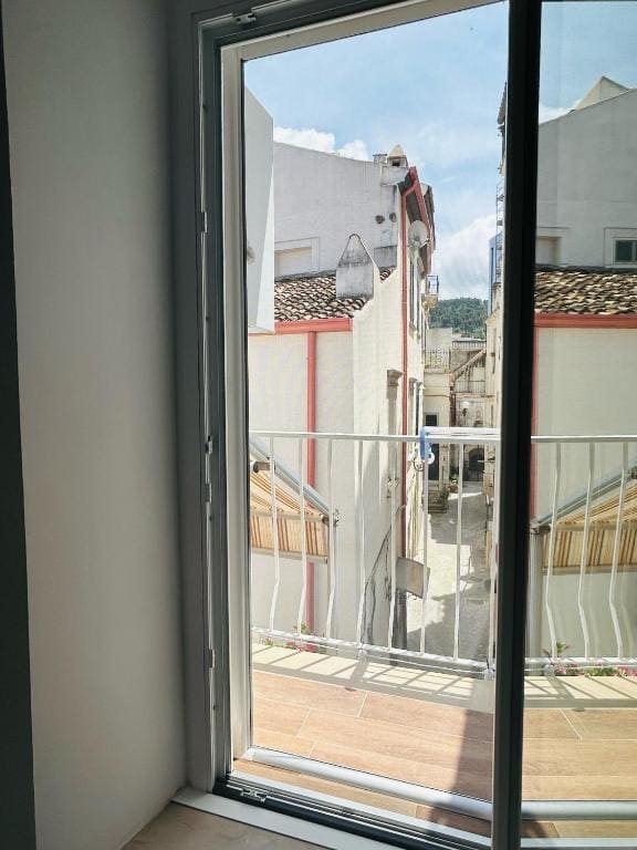 Deluxe Double Room with Extra Bed room - Image 2
