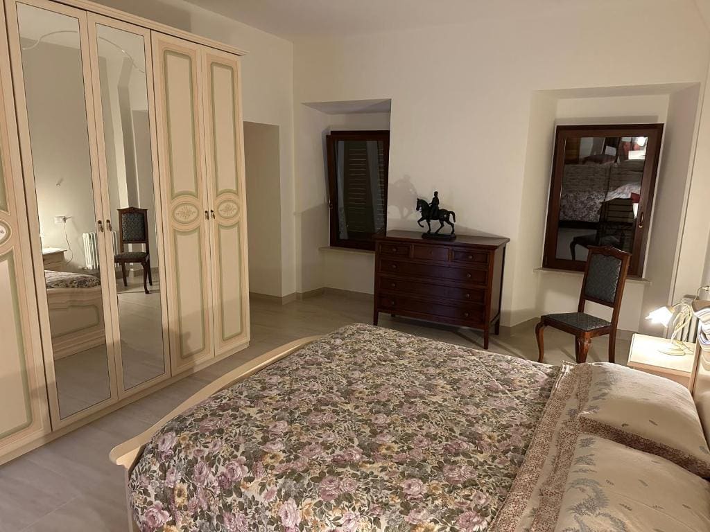 Large Double Room room - Image 2