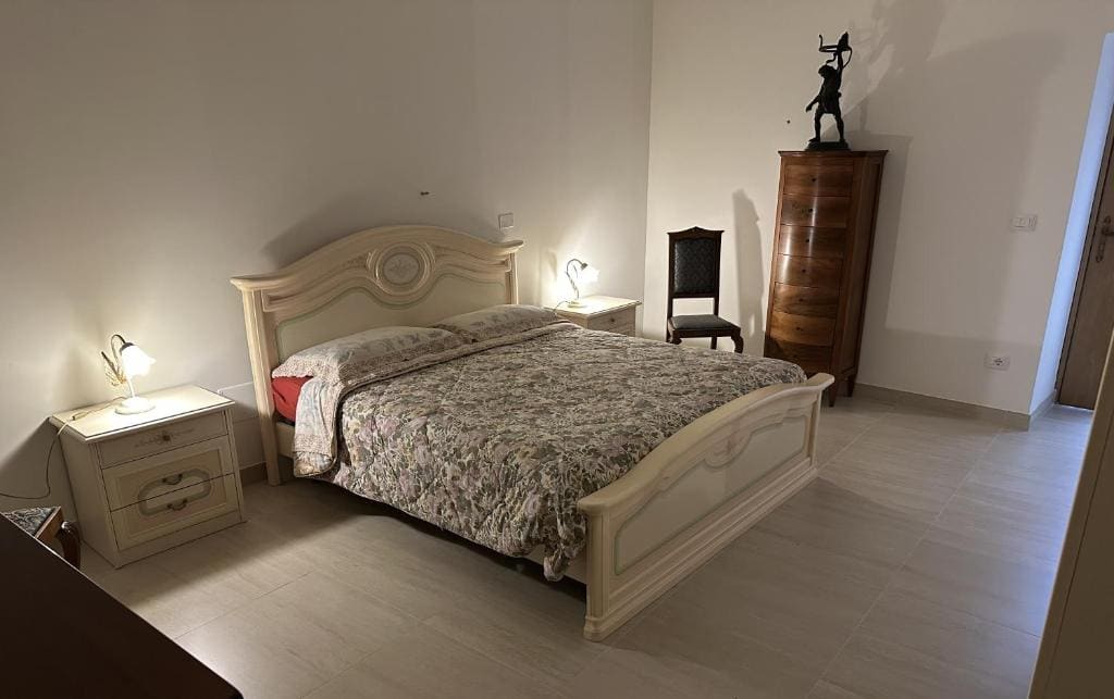 Large Double Room room - Image 3