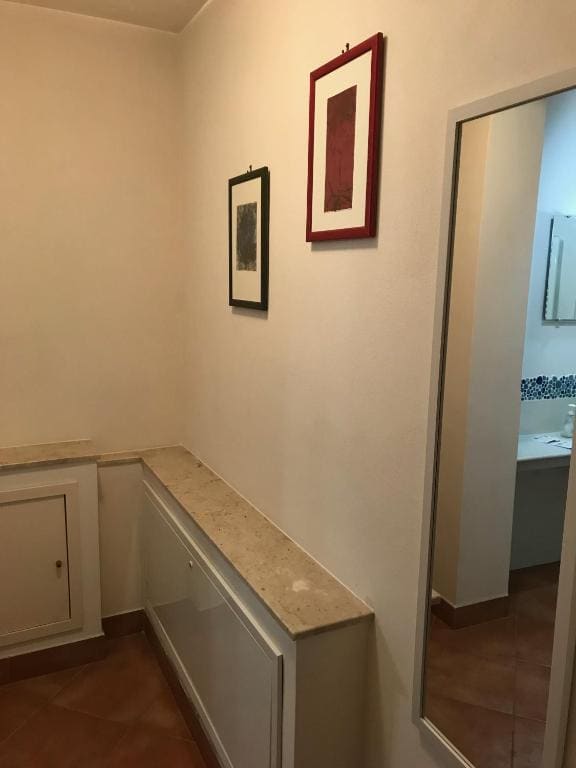 Room room - Image 2