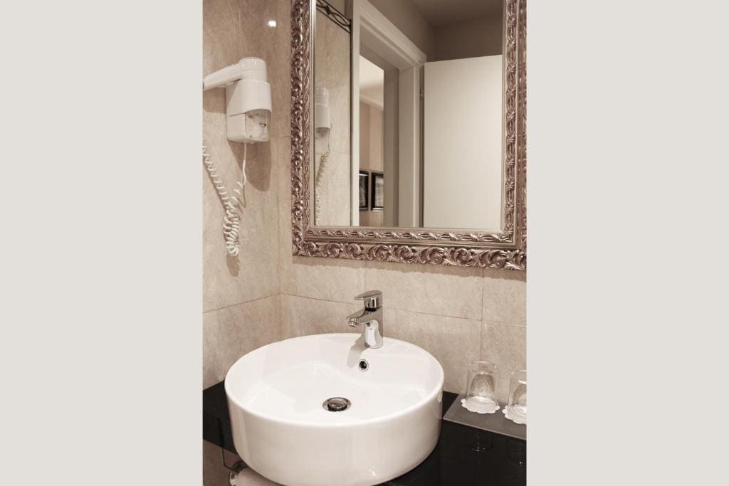 Classic Double or Twin Room room - Image 2