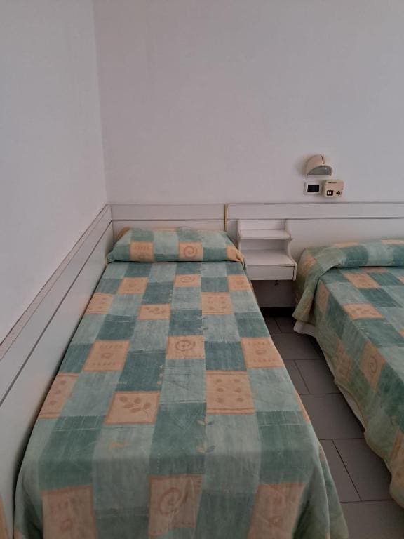 Budget Triple Room room - Image 2