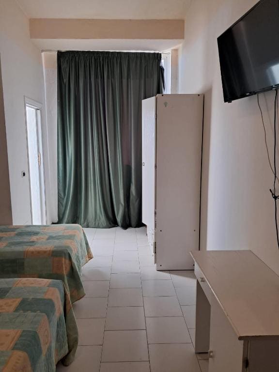 Budget Triple Room room - Image 1