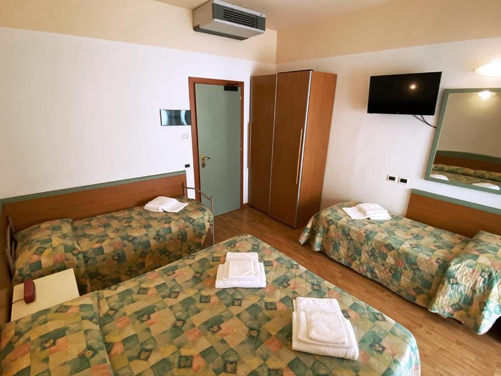 Quadruple Room with Balcony room - Image 3
