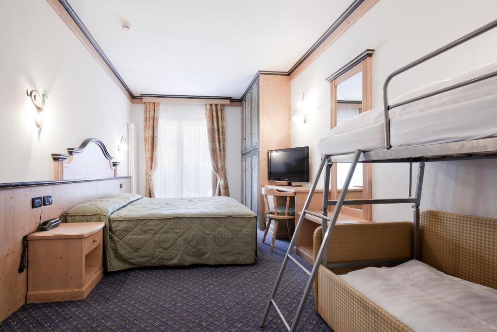 Classic Triple Room room - Image 2