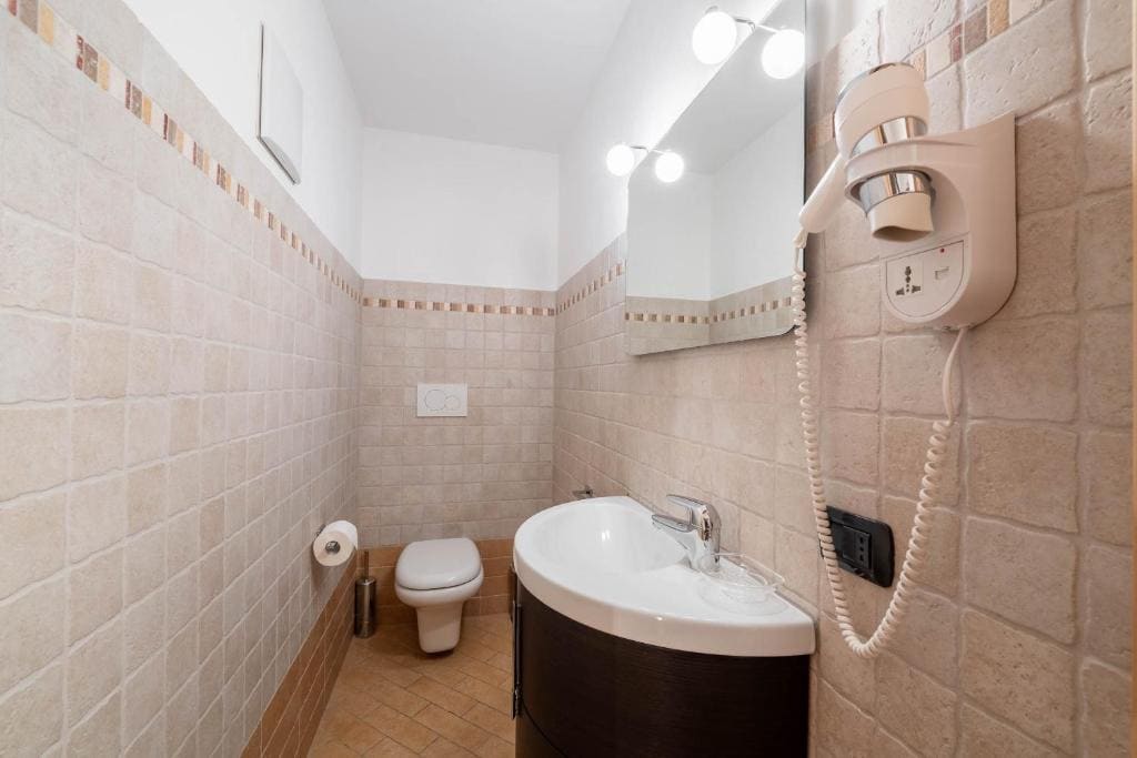 Suite with Spa Bath room - Image 1